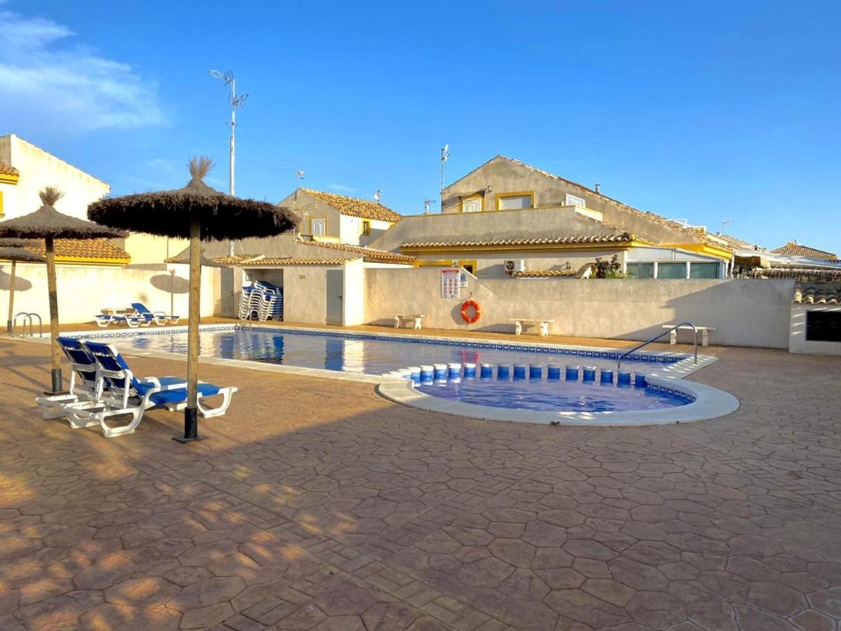 Апартаменты Bonito Adosado Con Piscina A 200 M De La Playa El Mojon  Экстерьер фото